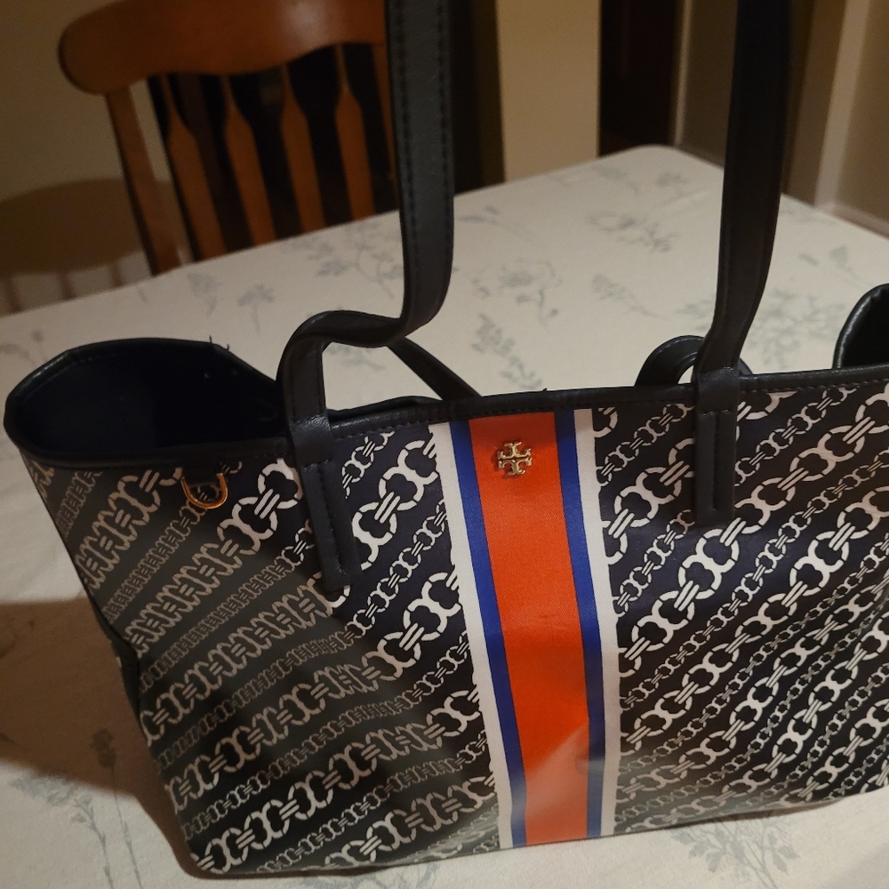 Classic Tory Burch Gemini Bag in Navy GUC/ EUC.